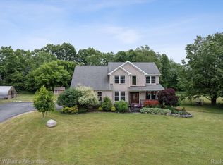 1942 Percy Ln, Highland, MI
