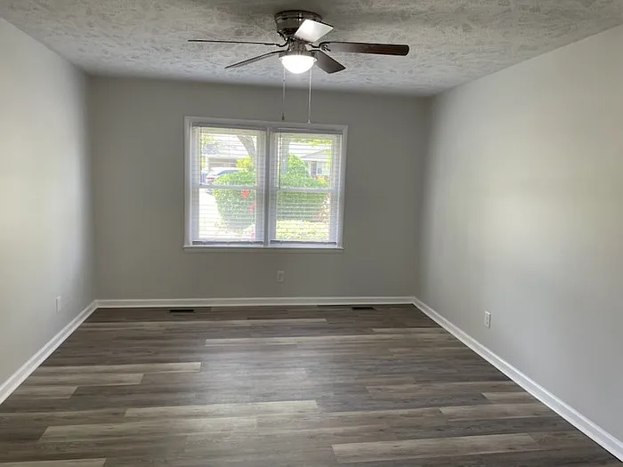 886 Southview Cir — Photo 9