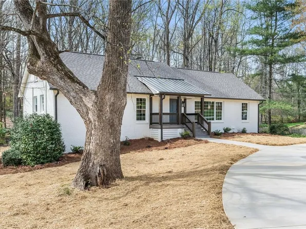 351 Pineridge Dr, Winston Salem, NC 27104