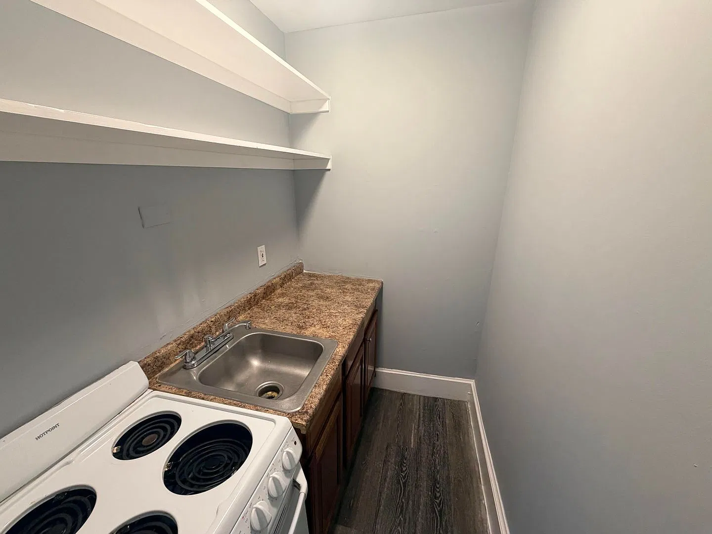Studio Apartment Heat / Hot Water / Gas Included - Downtown Albany — Photo 4
