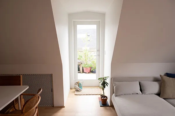 Rented by Compass | media 59