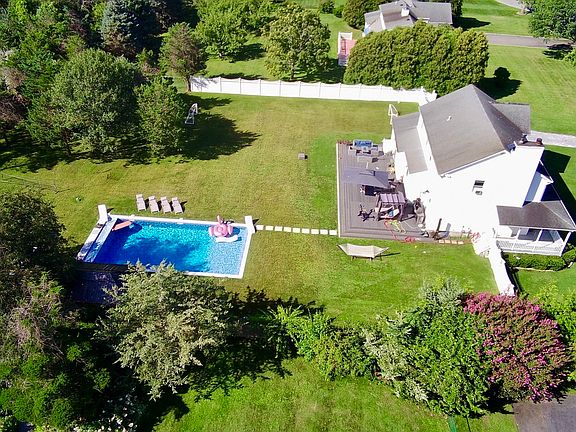 2nd image of 265 Old Field Ct