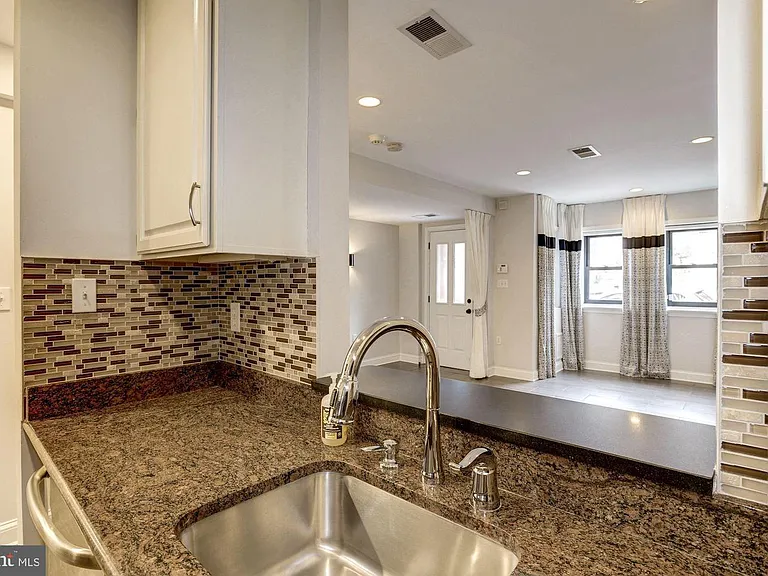 2022 N St NW #B — Photo 7