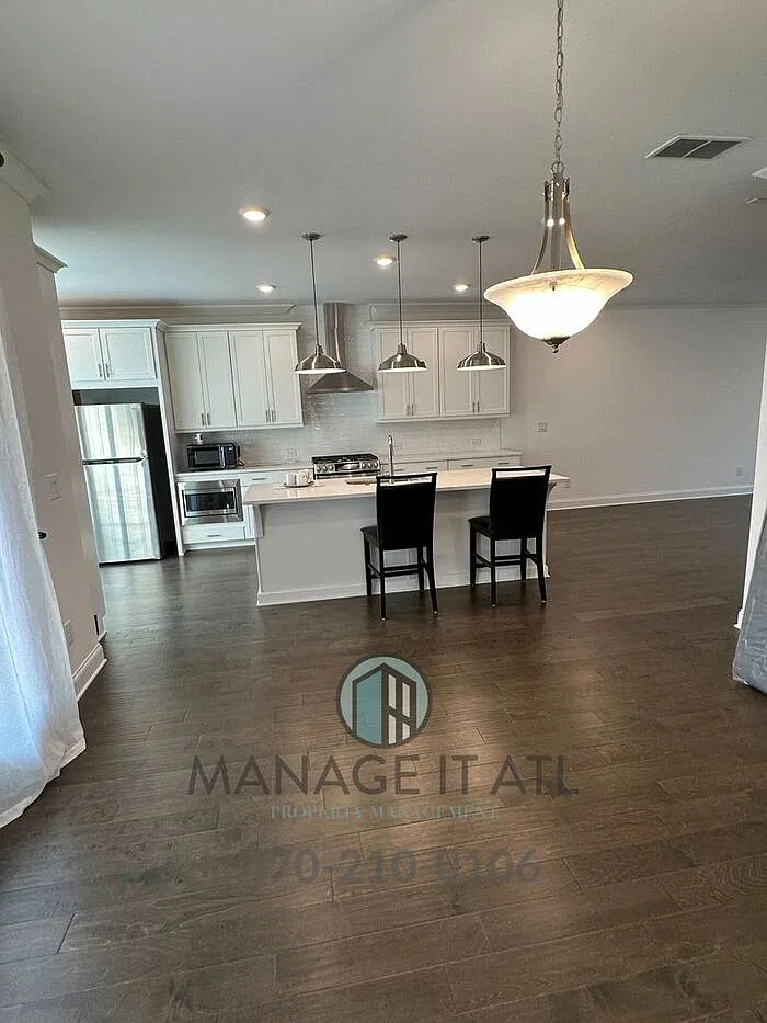 4 bed, 3.5 bath, 2220 sqft, $2,999 — Photo 4