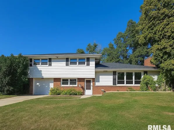 2823 W Greenbrier Ln, Peoria, IL 61614