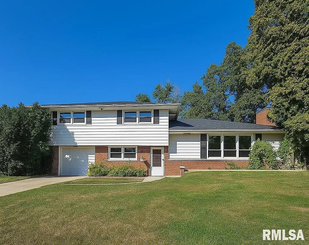 2823 W Greenbrier Ln photo 1