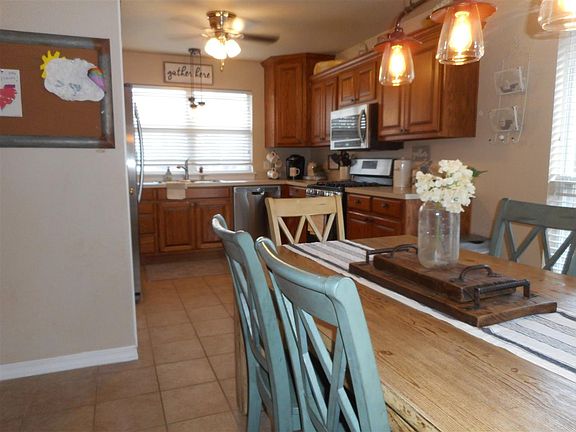 4th image of 20 Windsor Cir