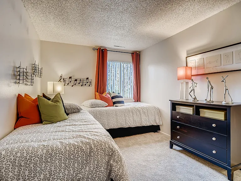 Clearview Apartments 4840-print-010-008-Bedroom-3600x2403-300dpi