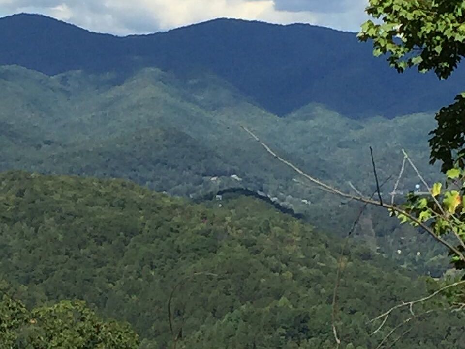1st image of 700 Mountain Ivy Ln