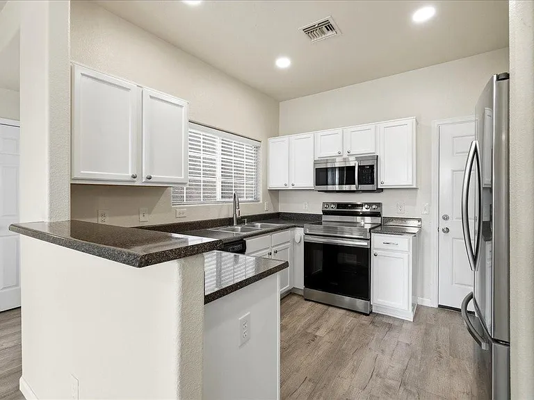 1633 E Lakeside Dr #63 — Photo 6
