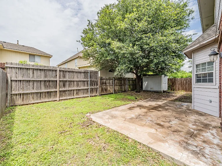 2136 Stoneridge Dr — Photo 36