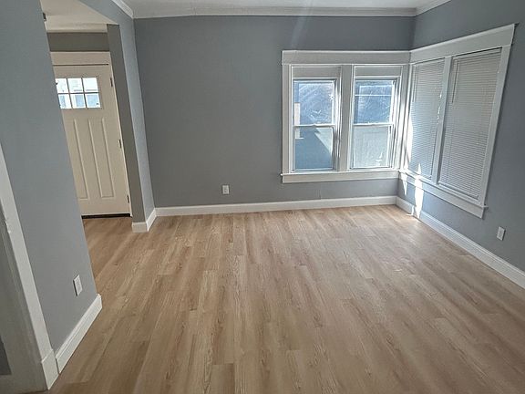 4th image of 3910 Paseo Blvd