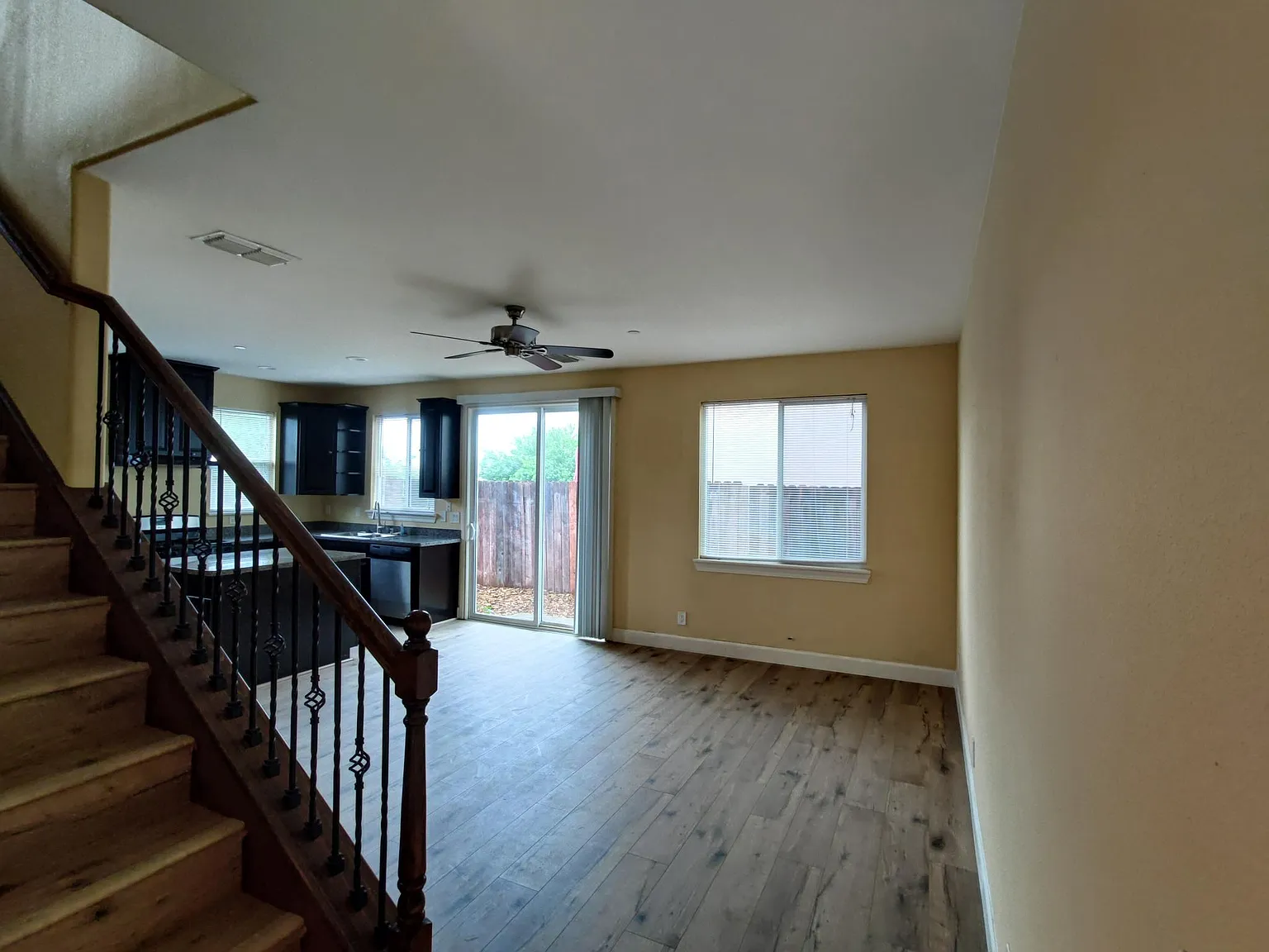 3 bed, 2.5 bath, 1266 sqft, $2,595 — Photo 4
