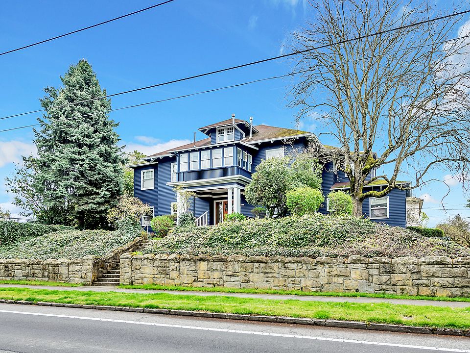 BEAUTIFUL MANOR, ORIGINALLY A 9 BEDROOM, 7 BATHROOM FAMILY HOME. NOW 6 APARTMENTS