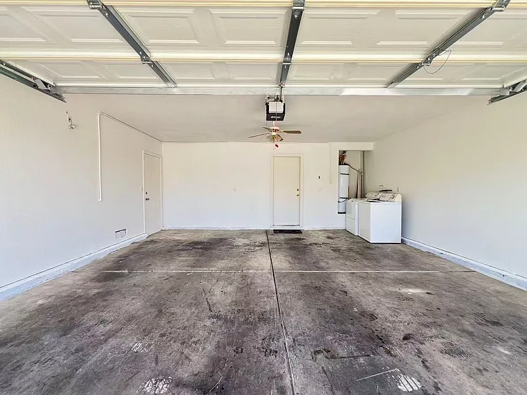 8284 W Rochelle Ave — Photo 27