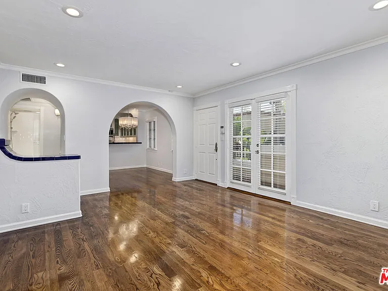 910 N Alfred St #4 — Photo 2
