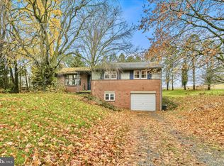 8 Lake Rd, Oley, PA 19547