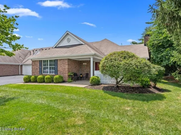1214 Fox Pointe Dr, Lyndon, KY 40242