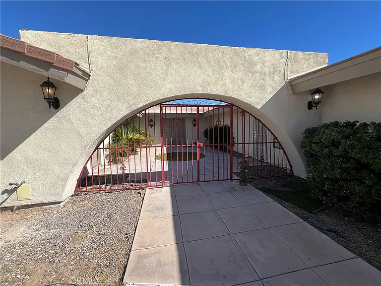 18530 Eucalyptus St — Photo 6