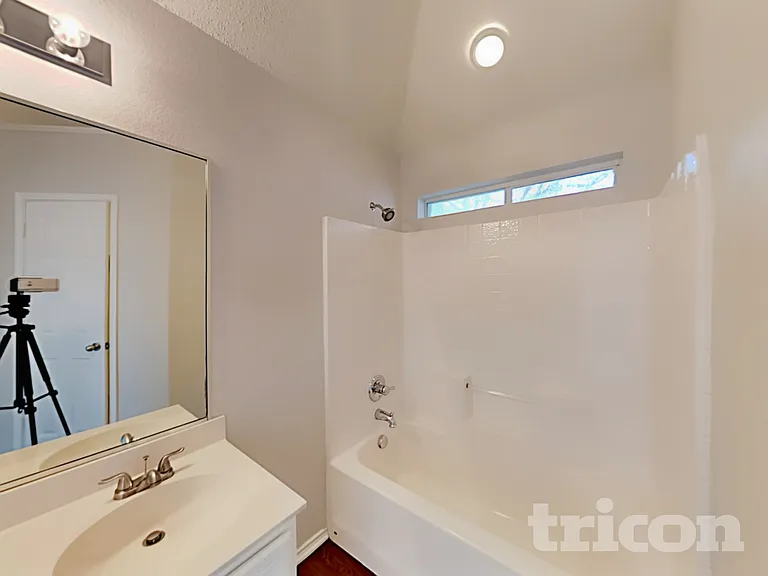 906 Pheasant Dr — Photo 8