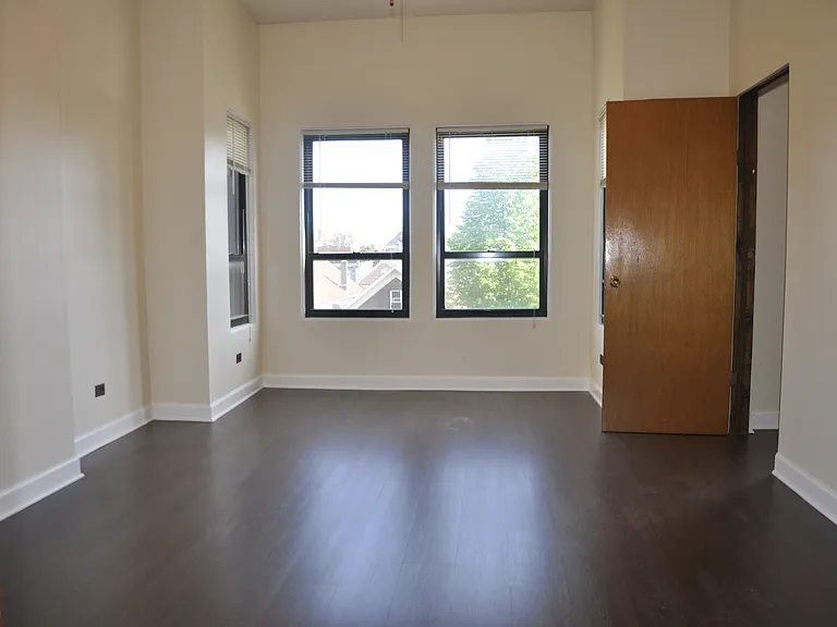 2326 W 24th St — Photo 1
