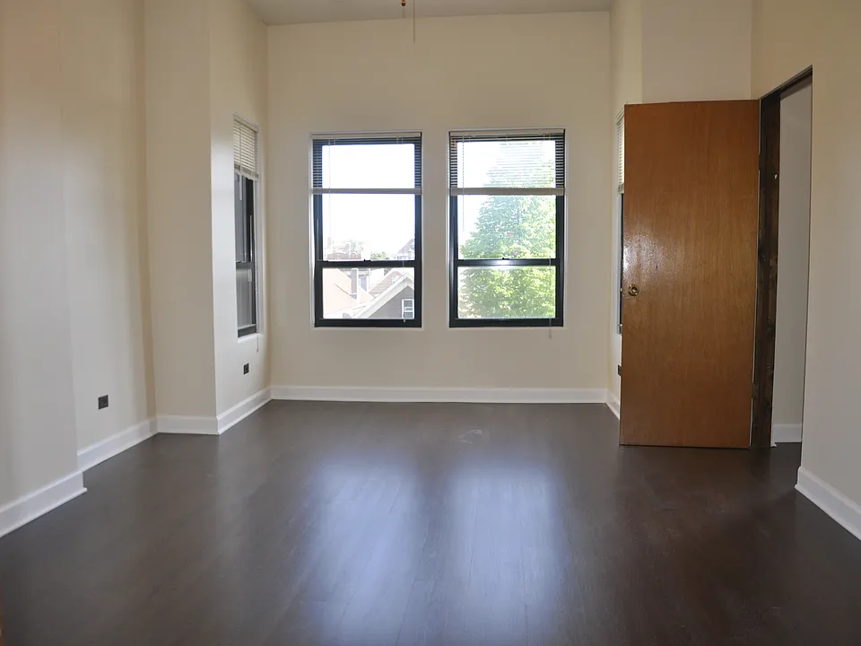 2326 W 24th St