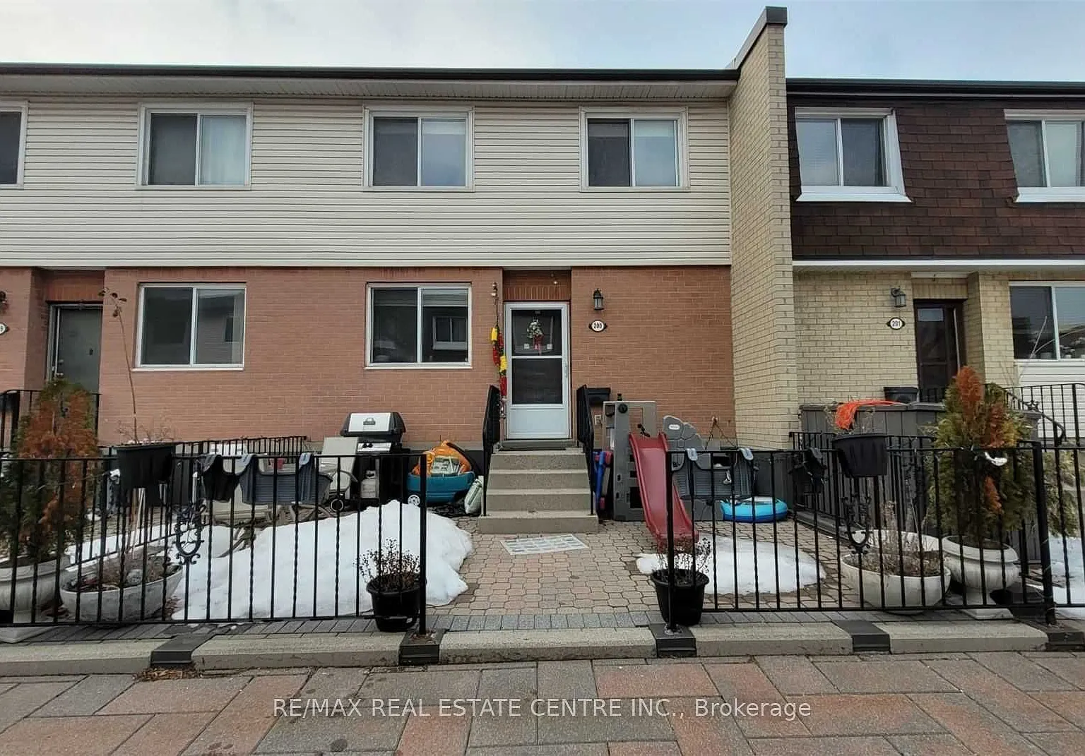 4 bed, $2,999 — Photo 1