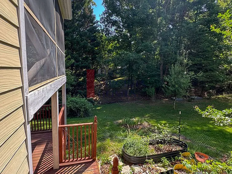 202 Blackthorn Ln — Photo 26