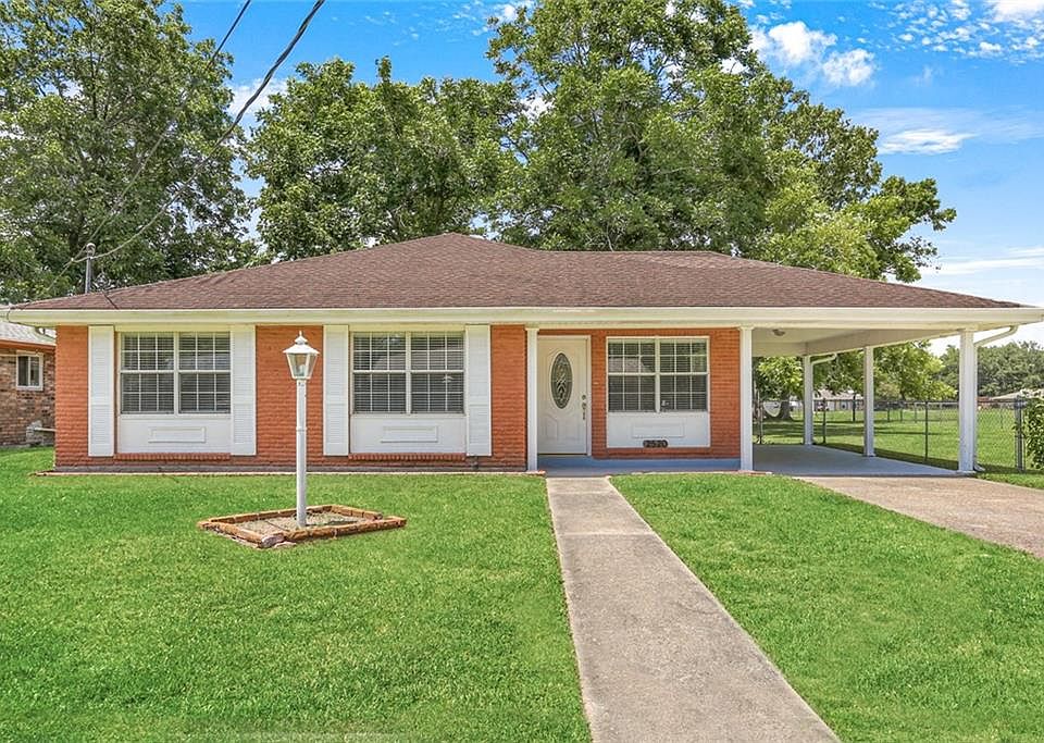1st image of 2520 Riverbend Dr