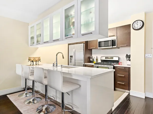 64-05 Yellowstone Boulevard image 2 of 6