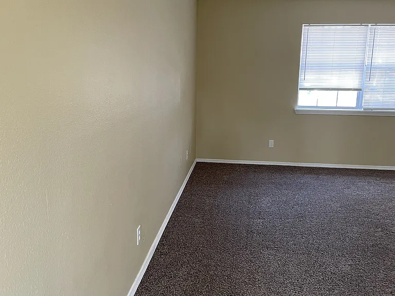 609 S Mulberry St — Photo 2