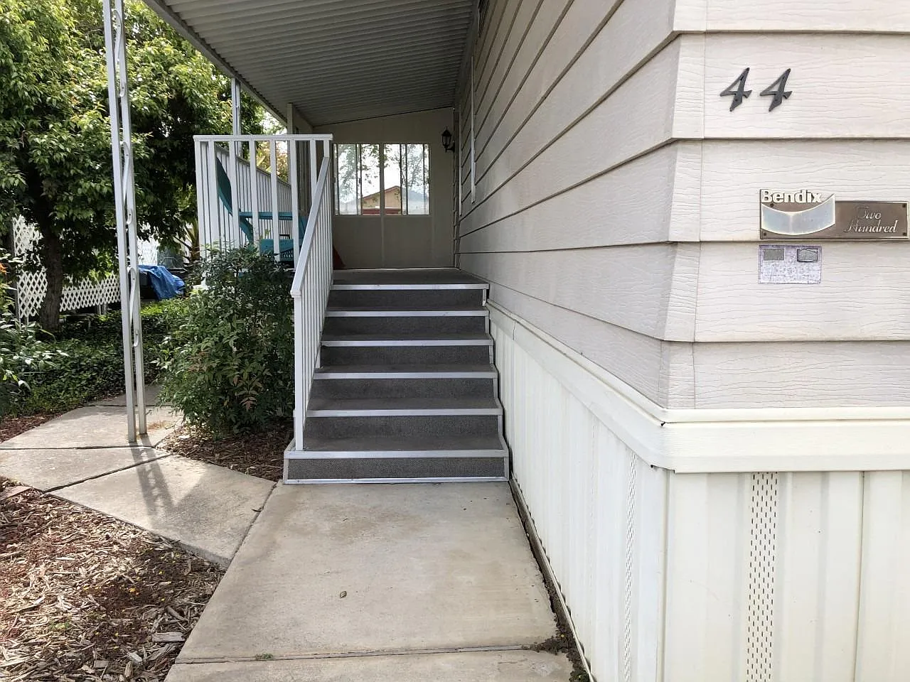 44 Robles St photo 1
