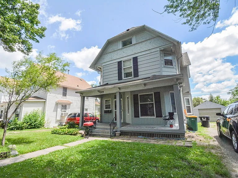 209 S Pearl St — Photo 1