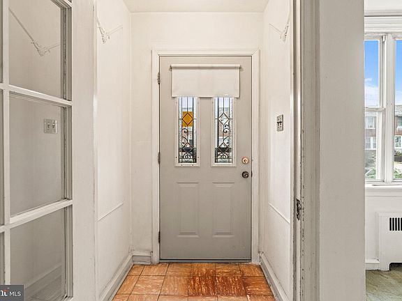 2nd image of 1722 E Mayland St
