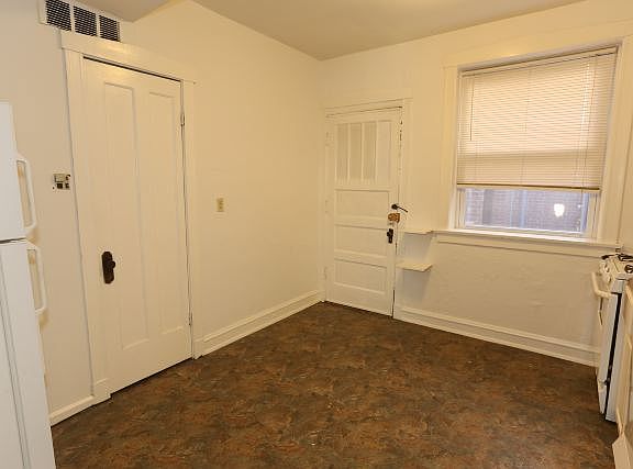 3rd image of 3956 N Janssen Ave APT 1S