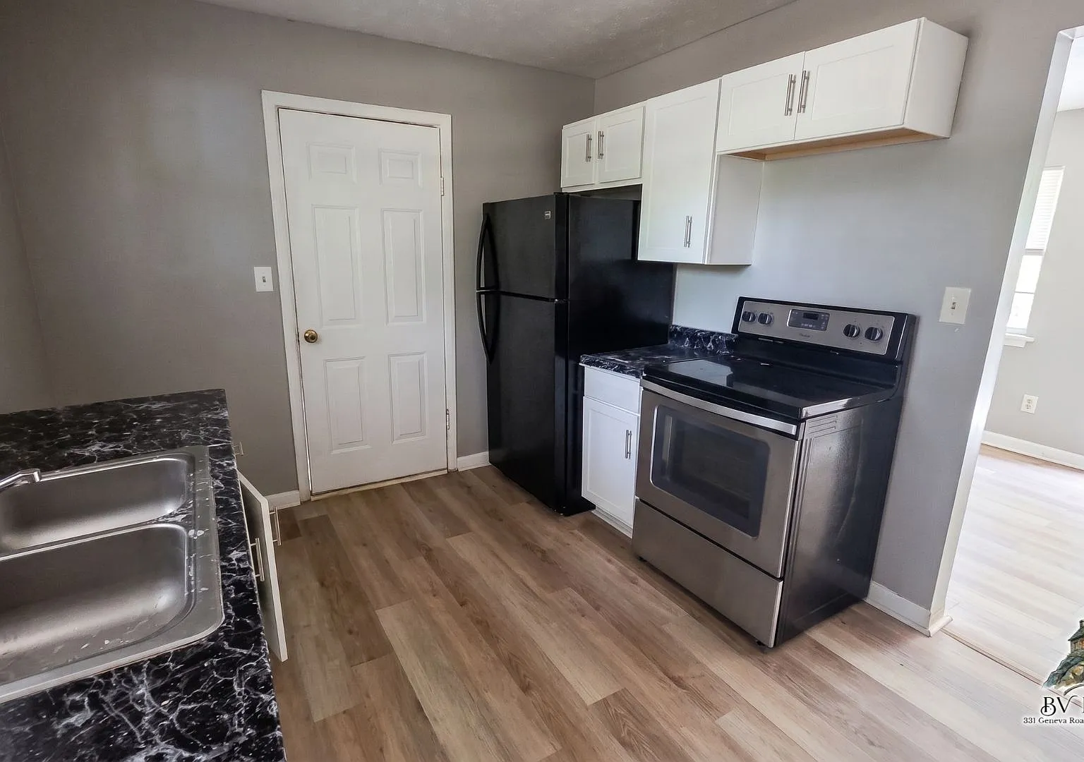 Welcome to Your Cozy, Comfortably Updated Cottage! — Photo 4