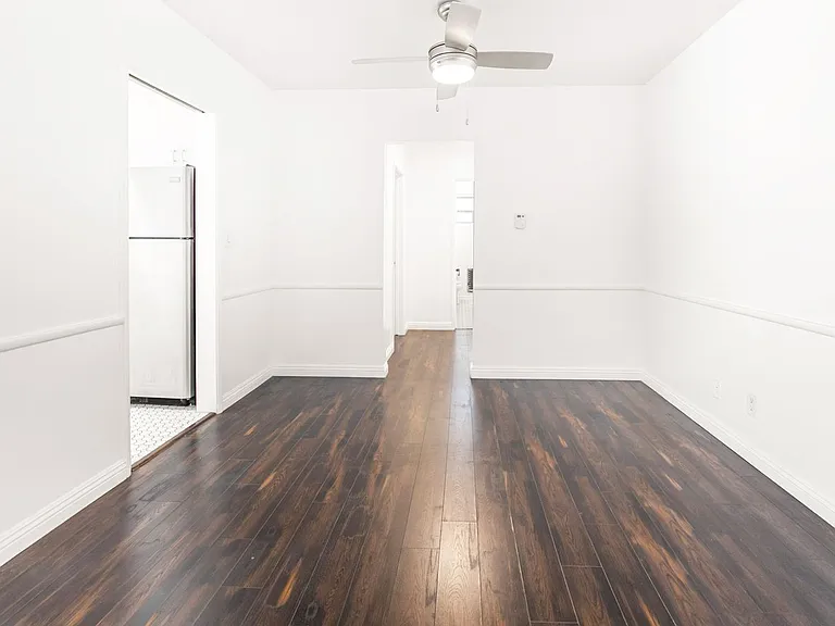 Hollyview Apartments — Photo 23