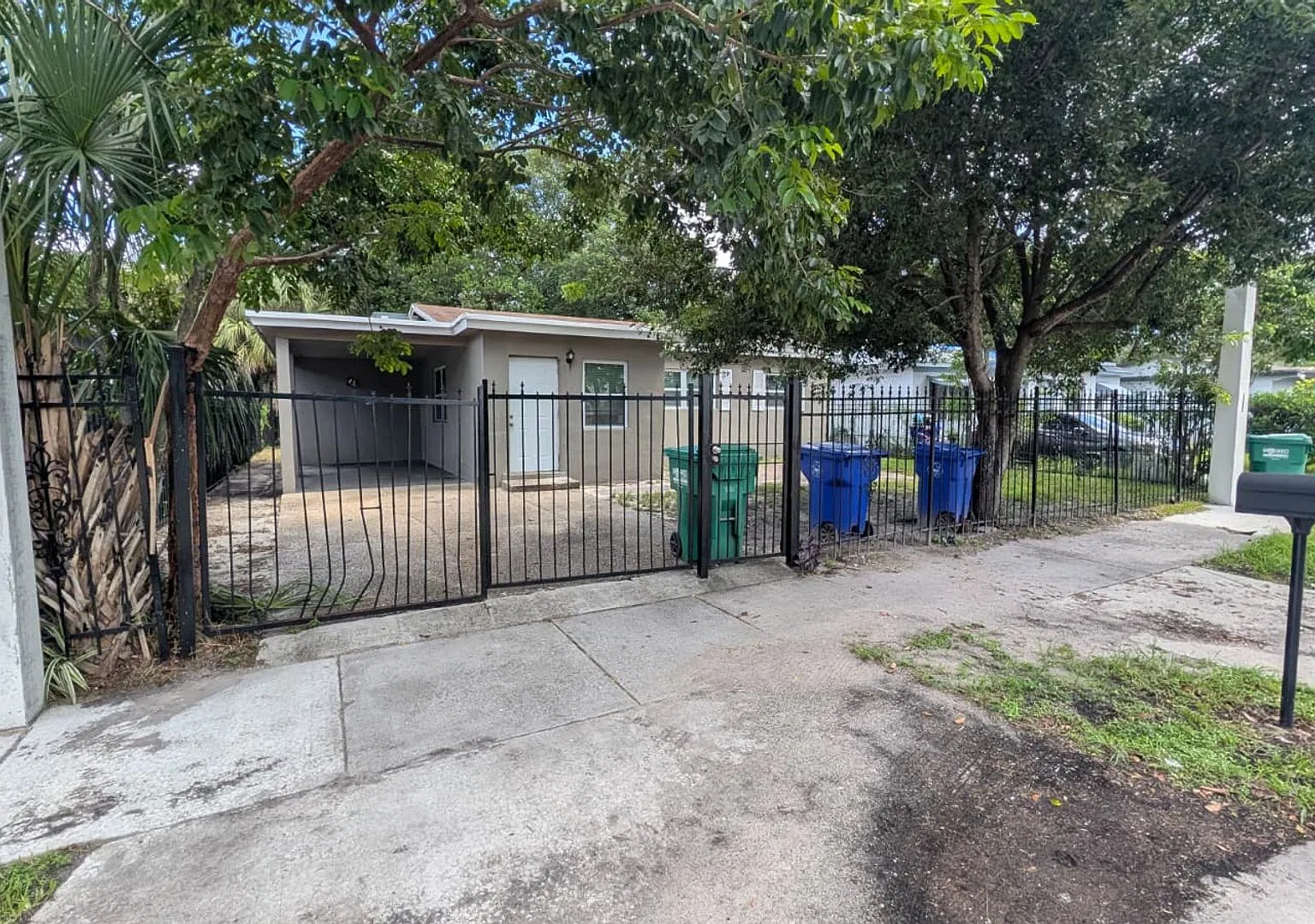 3BR Home for Rent in Franklin Park Great Outdoor Space NO HOA! — Photo 3