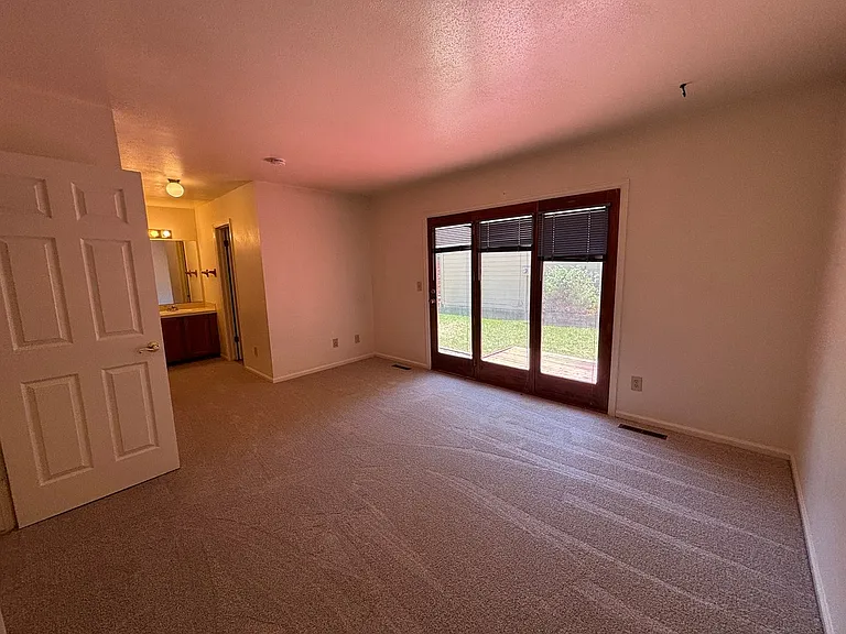 1047 Mirrormere Cir — Photo 17
