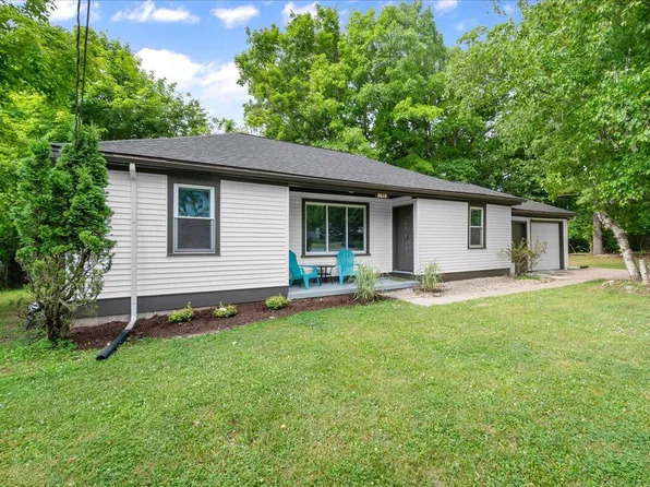 2610 32nd St SE, Kentwood, MI 49512