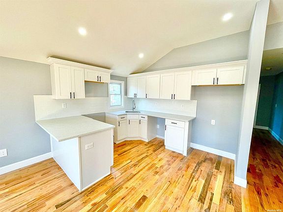 4th image of 11948 194th St #2