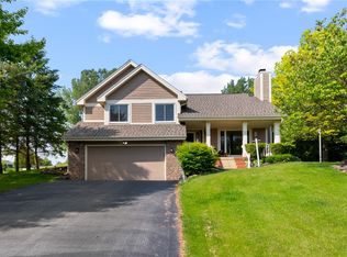 2 Old Meadow Ct, Livonia, NY 14487