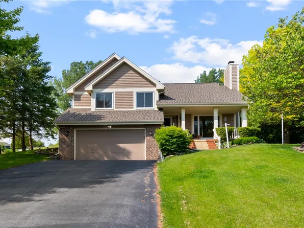 2 Old Meadow Ct, Livonia, NY 14487
