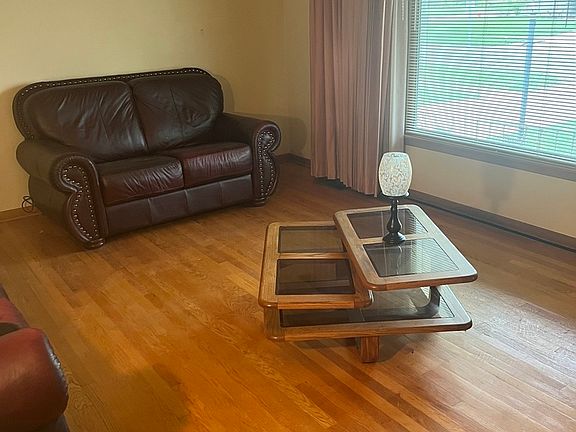 3rd image of 209 W Rainbow Dr