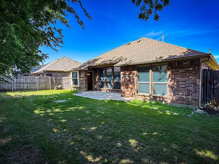 2151 Oakridge Dr — Photo 4