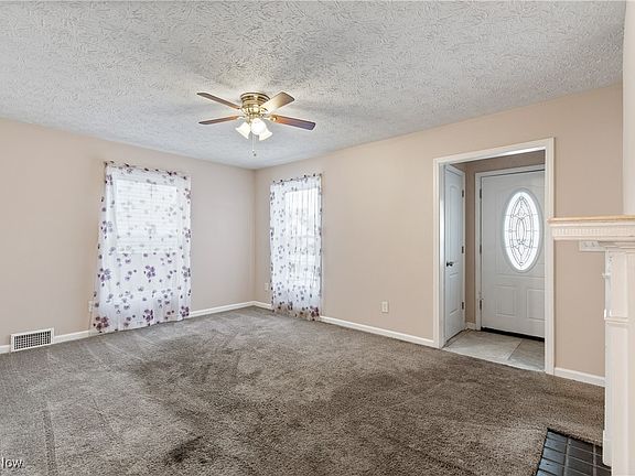 4th image of 14313 Montrose Ave
