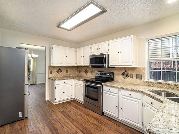 3rd image of 2724 Country Creek Ln