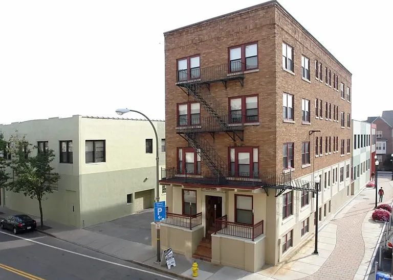 2 East End Way — Photo 1