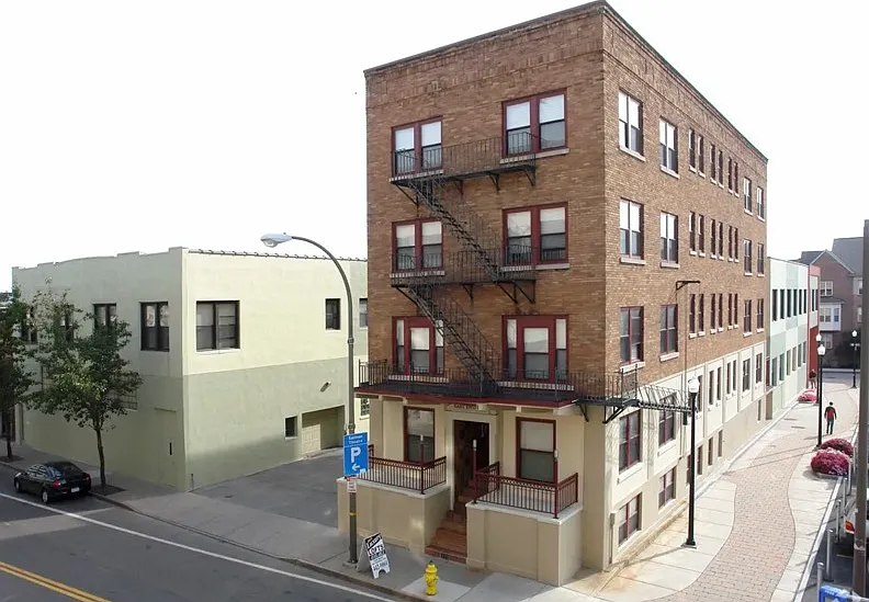 2 East End Way