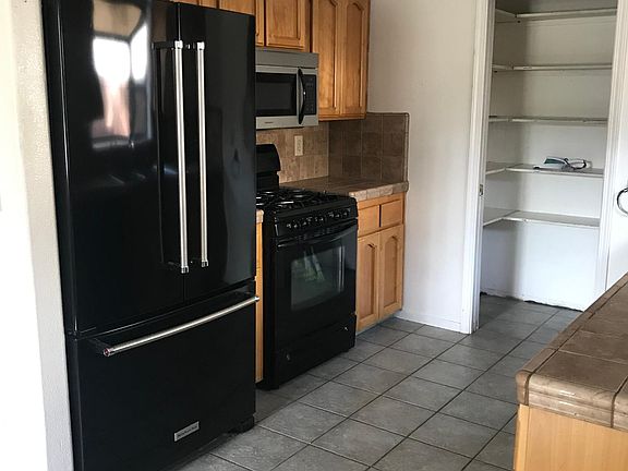 3rd image of 212 W Ivy St